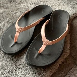Womens Pink Olukai Thong Sandals, size 10